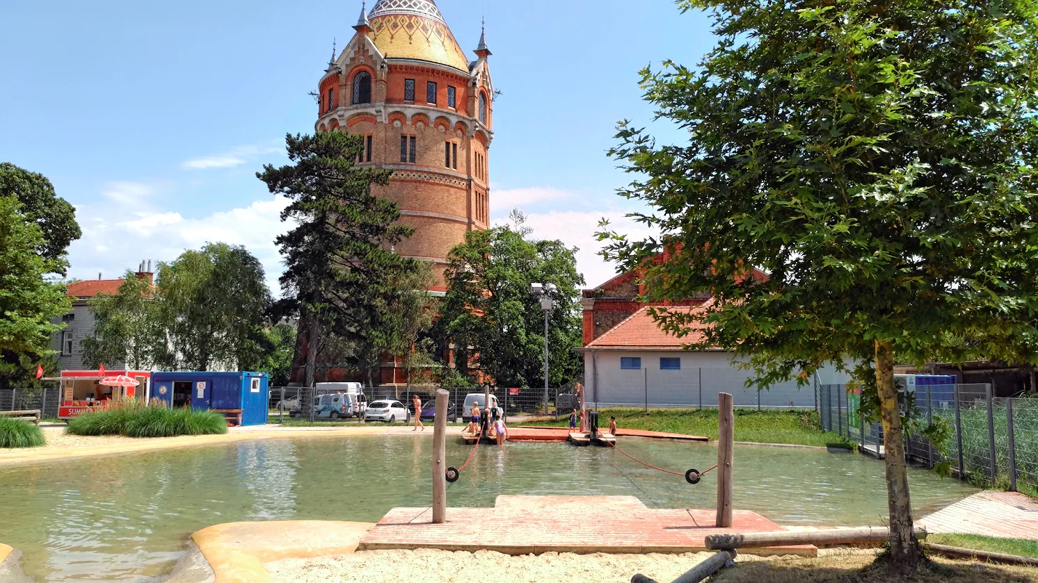 Main view at Wasserspielplatz Wasserturm Vienna — travel photo