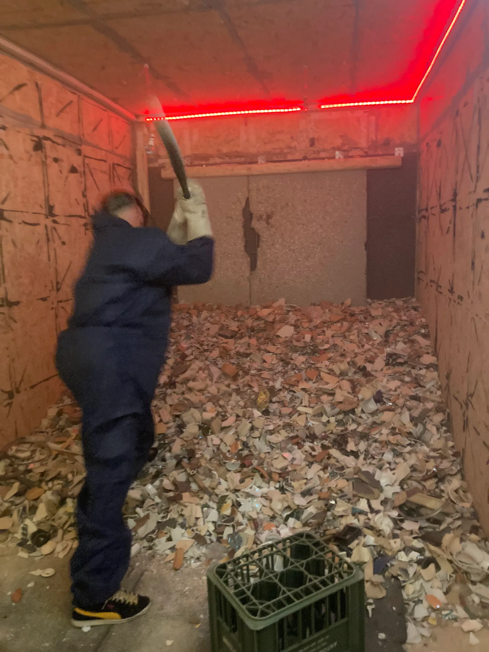 Details at WUTSTOCK - Wiener Wutraum (Rage Room) Vienna — travel photo