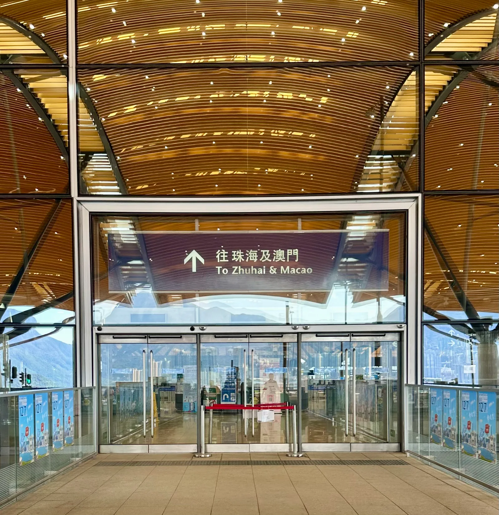 Interior at Hong Kong-Zhuhai-Macao Bridge Immigration Building Zhuhai Section Zhuhai — travel photo