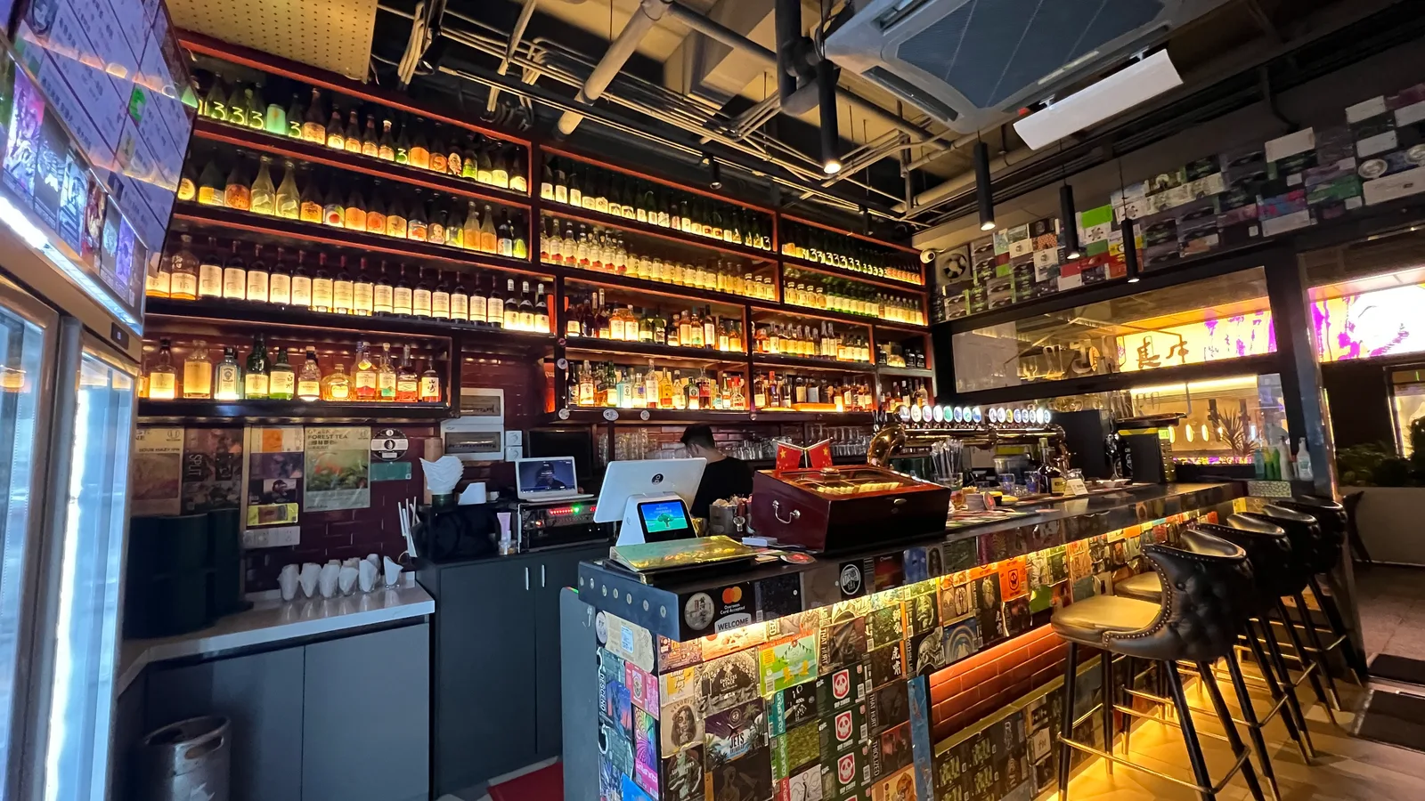 Main view at Lucky House Bar Zhuhai — travel photo