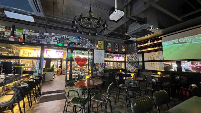 Lucky House Bar