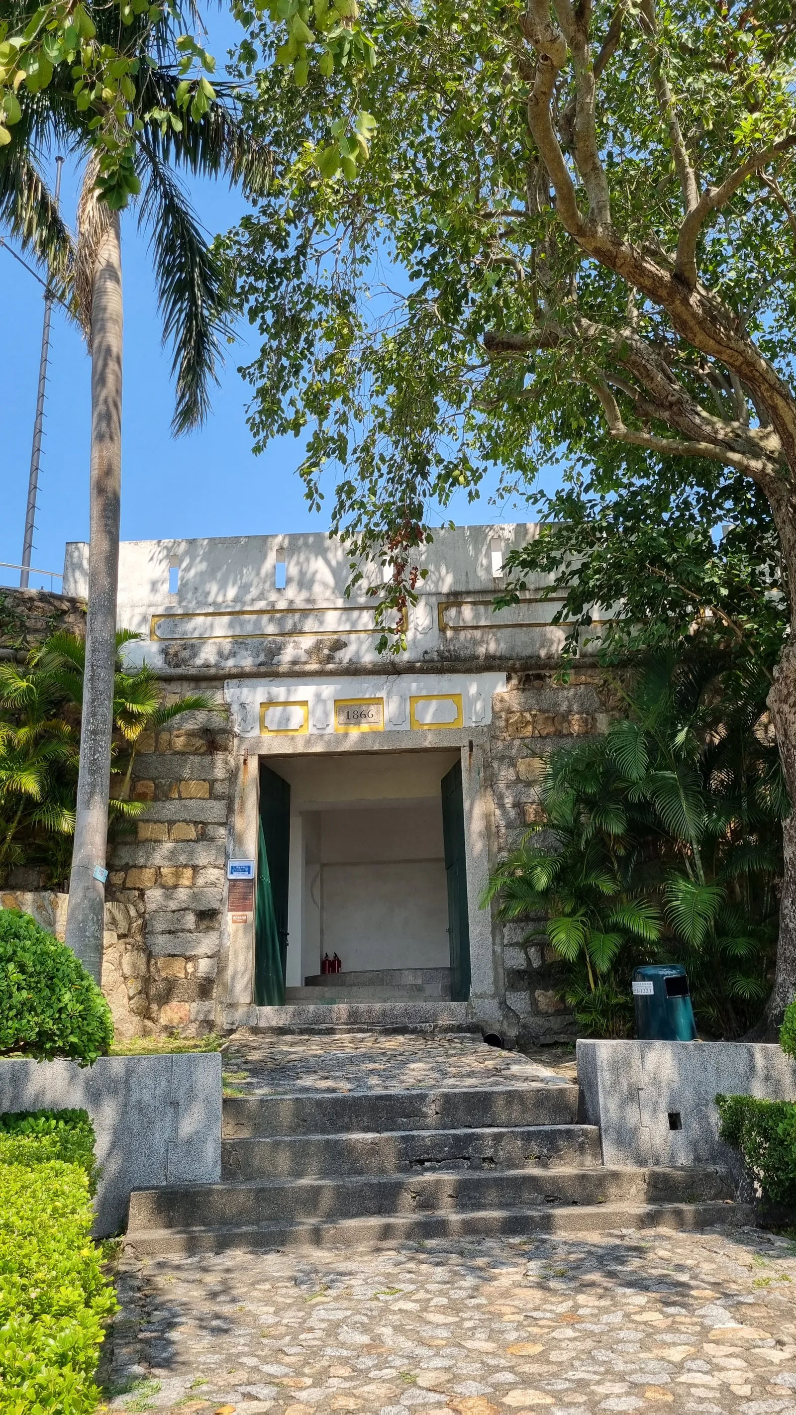 Details at Mong-Ha Fort Zhuhai — travel photo