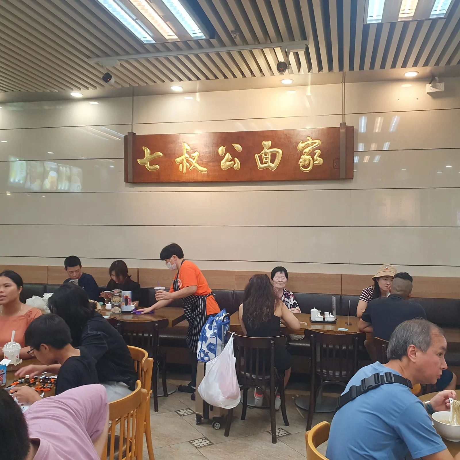 Atmosphere at 拱北口岸 Zhuhai — travel photo