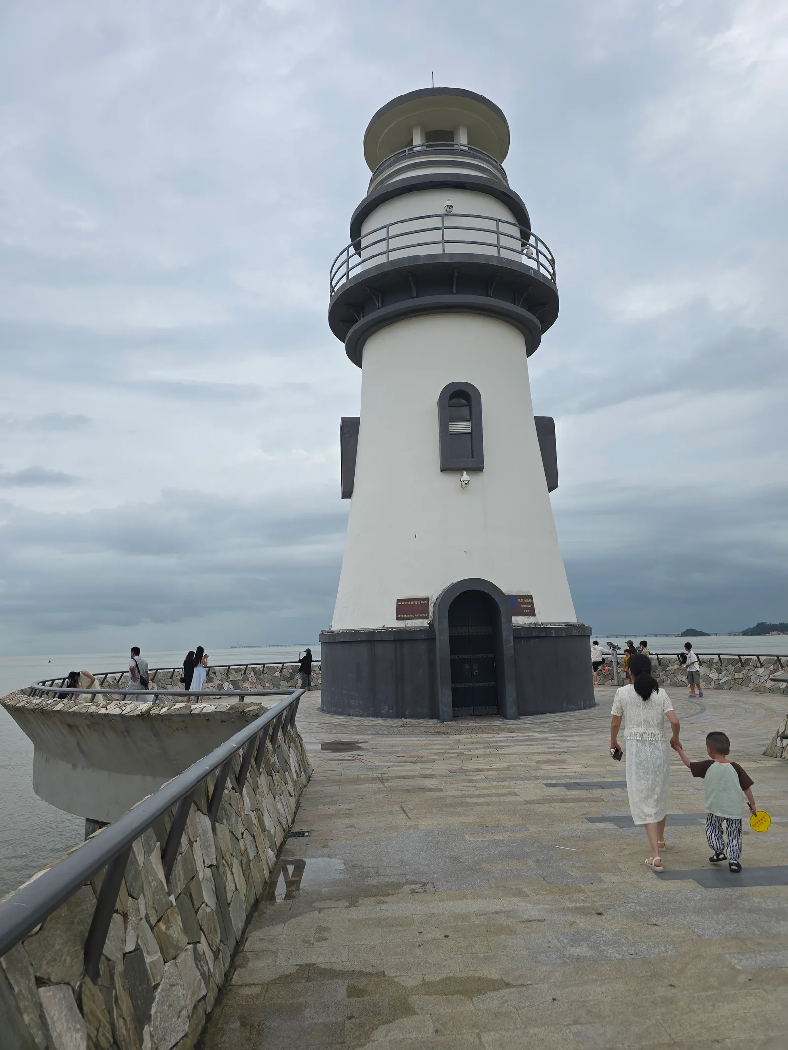 Atmosphere at 海滨泳场 Zhuhai — travel photo