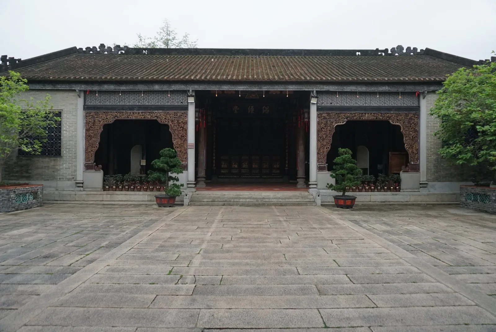 Details at 杨氏大宗祠 Zhuhai — travel photo