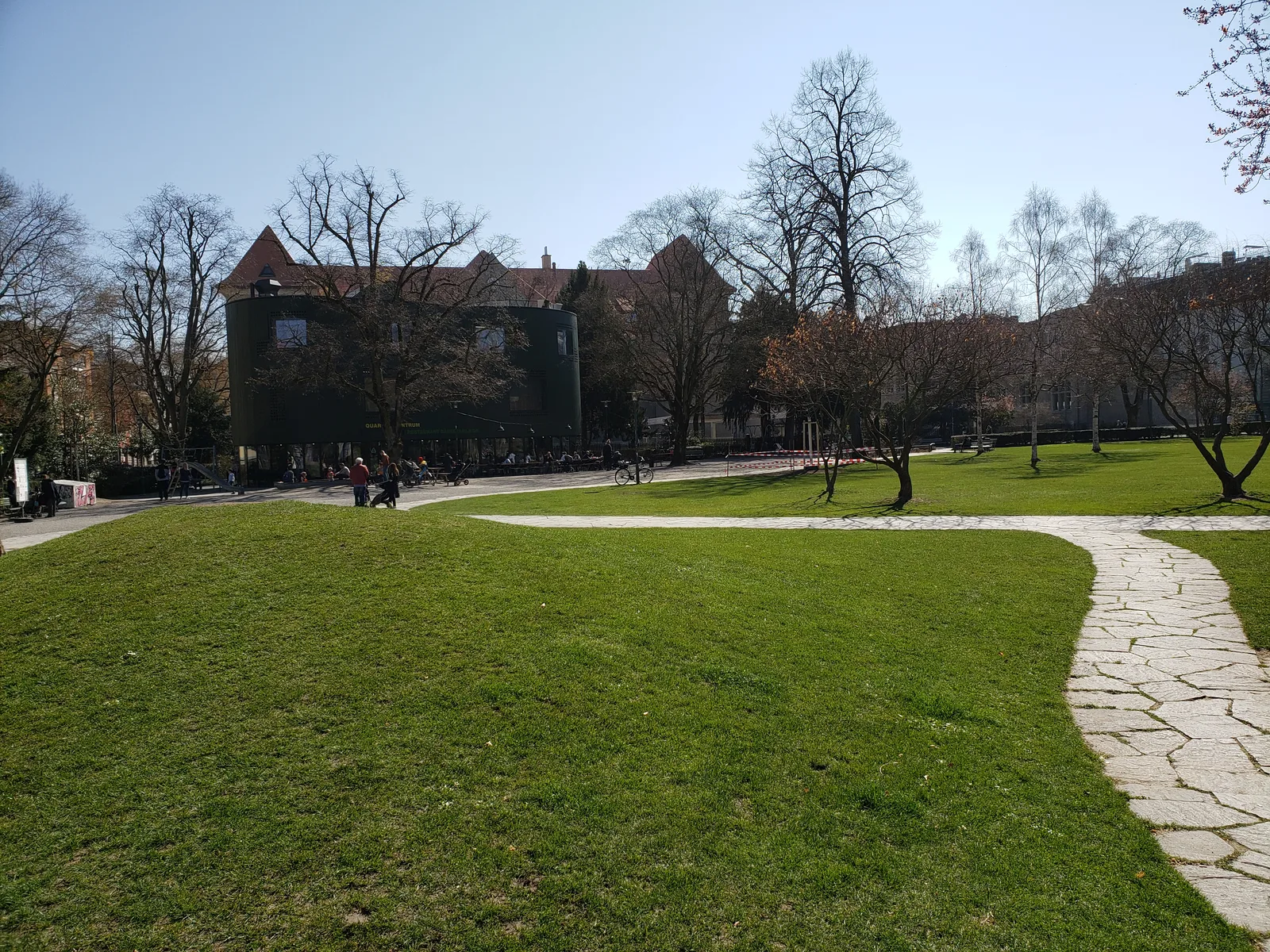 Atmosphere at Bäckeranlage Zurich — travel photo