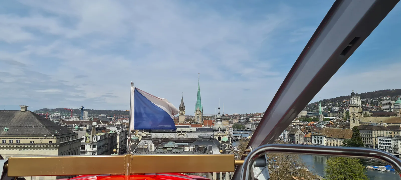 Atmosphere at Geiserbrunnen von Brüllmann Zurich — travel photo