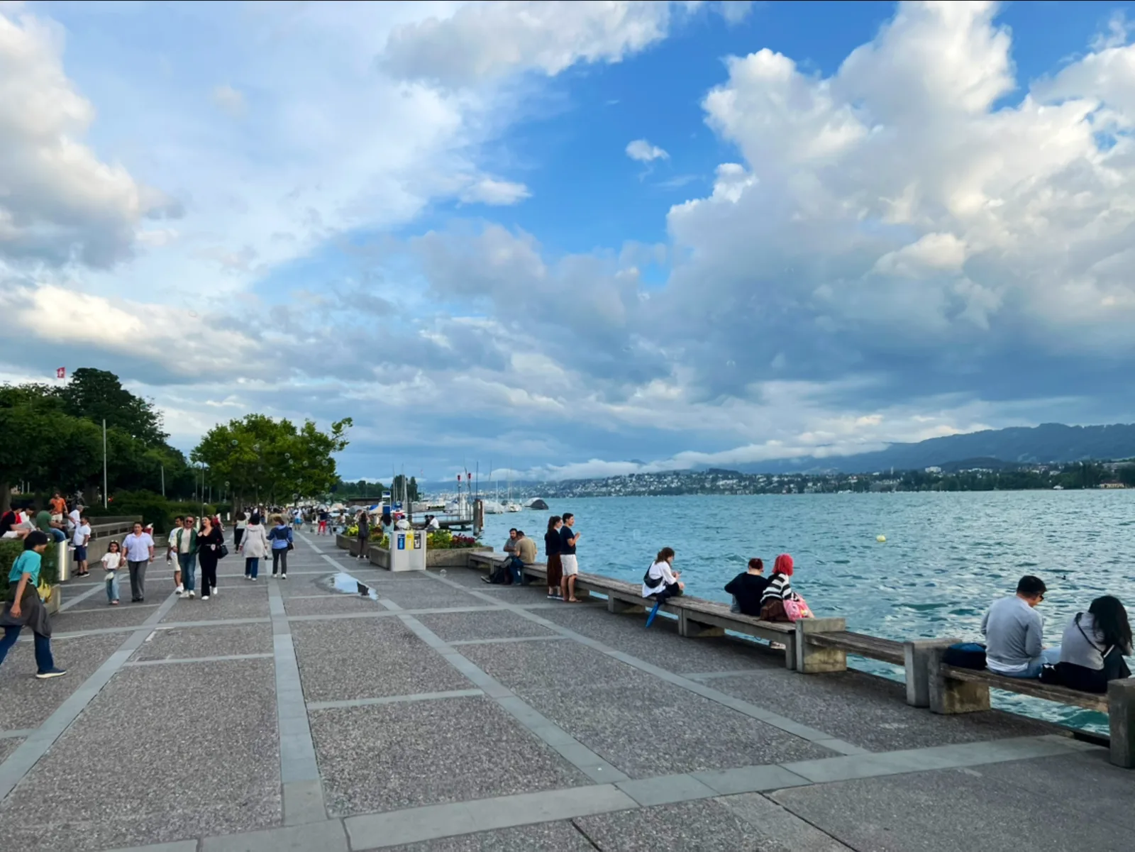 Atmosphere at Historische Quais am Zürichsee Zurich — travel photo
