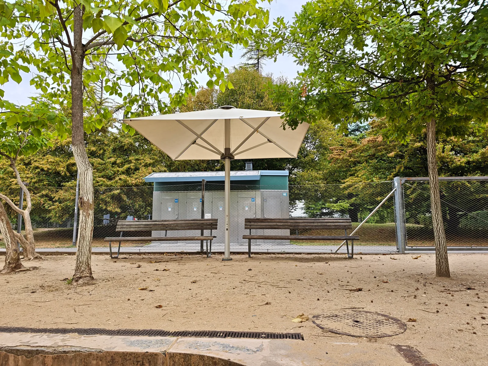 Main view at Spielplatz 58 Blatterwiese Zurich — travel photo