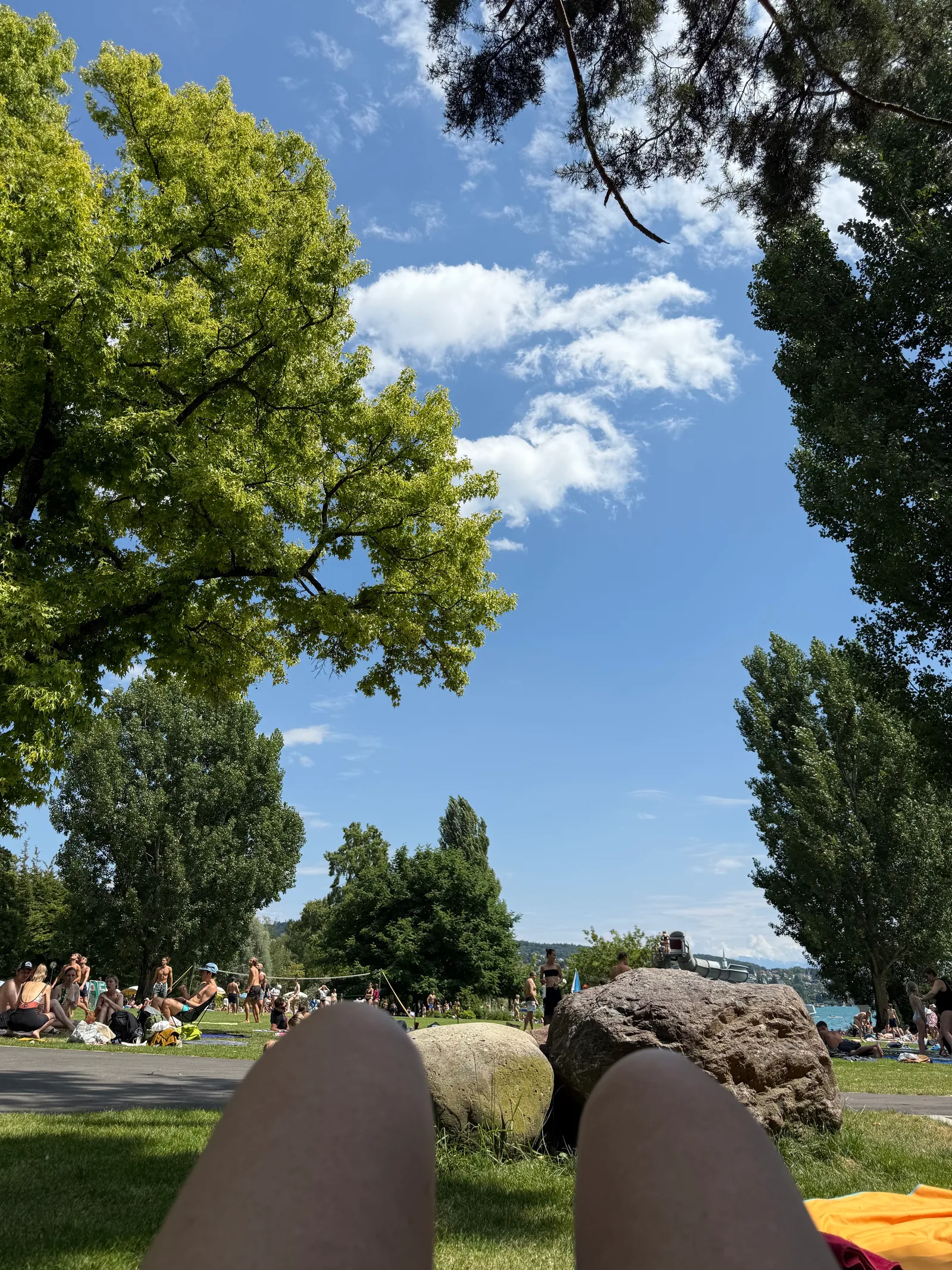 Atmosphere at Strandbad Tiefenbrunnen Zurich — travel photo