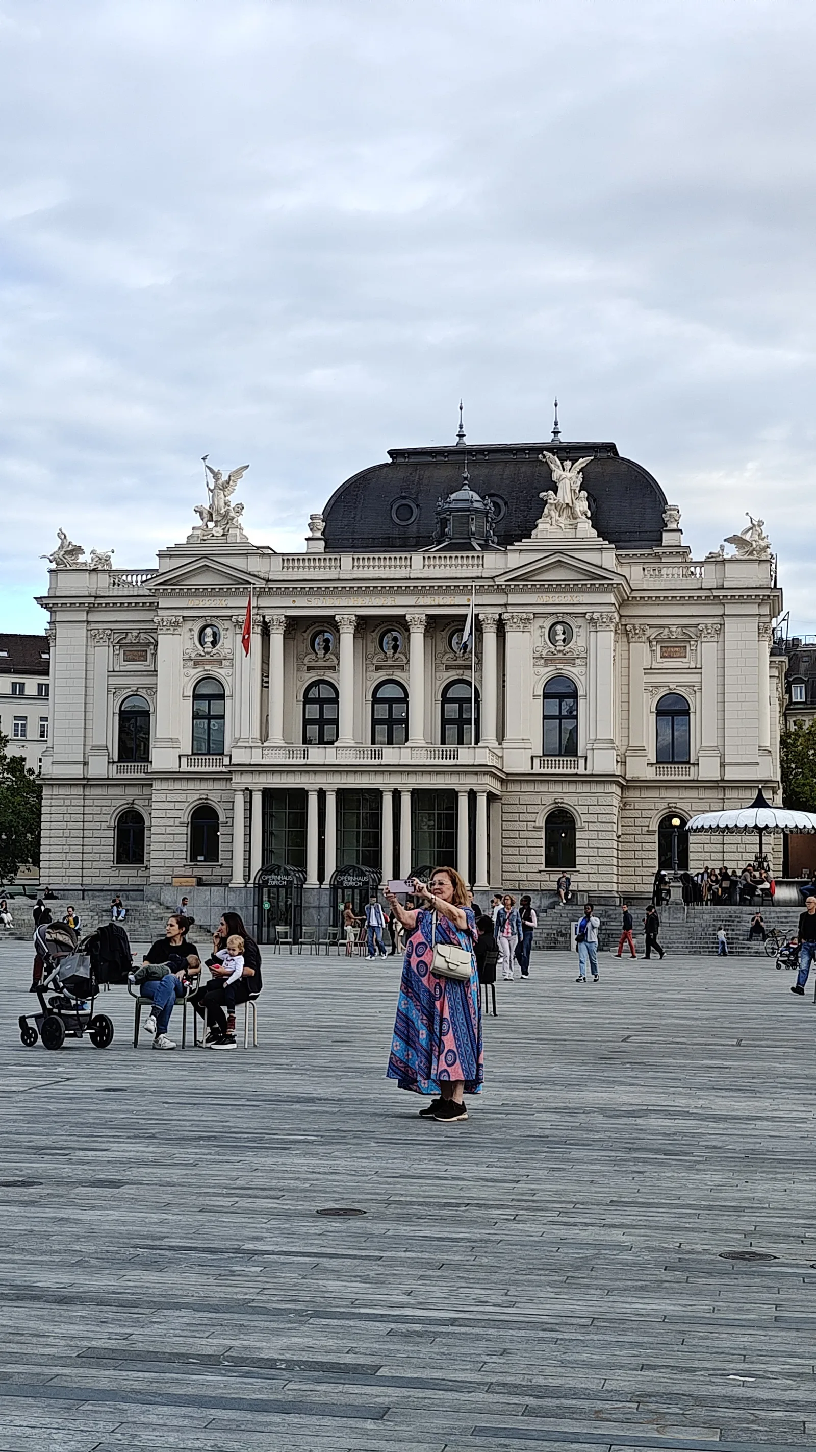 Details at Zürich Opera House Zurich — travel photo